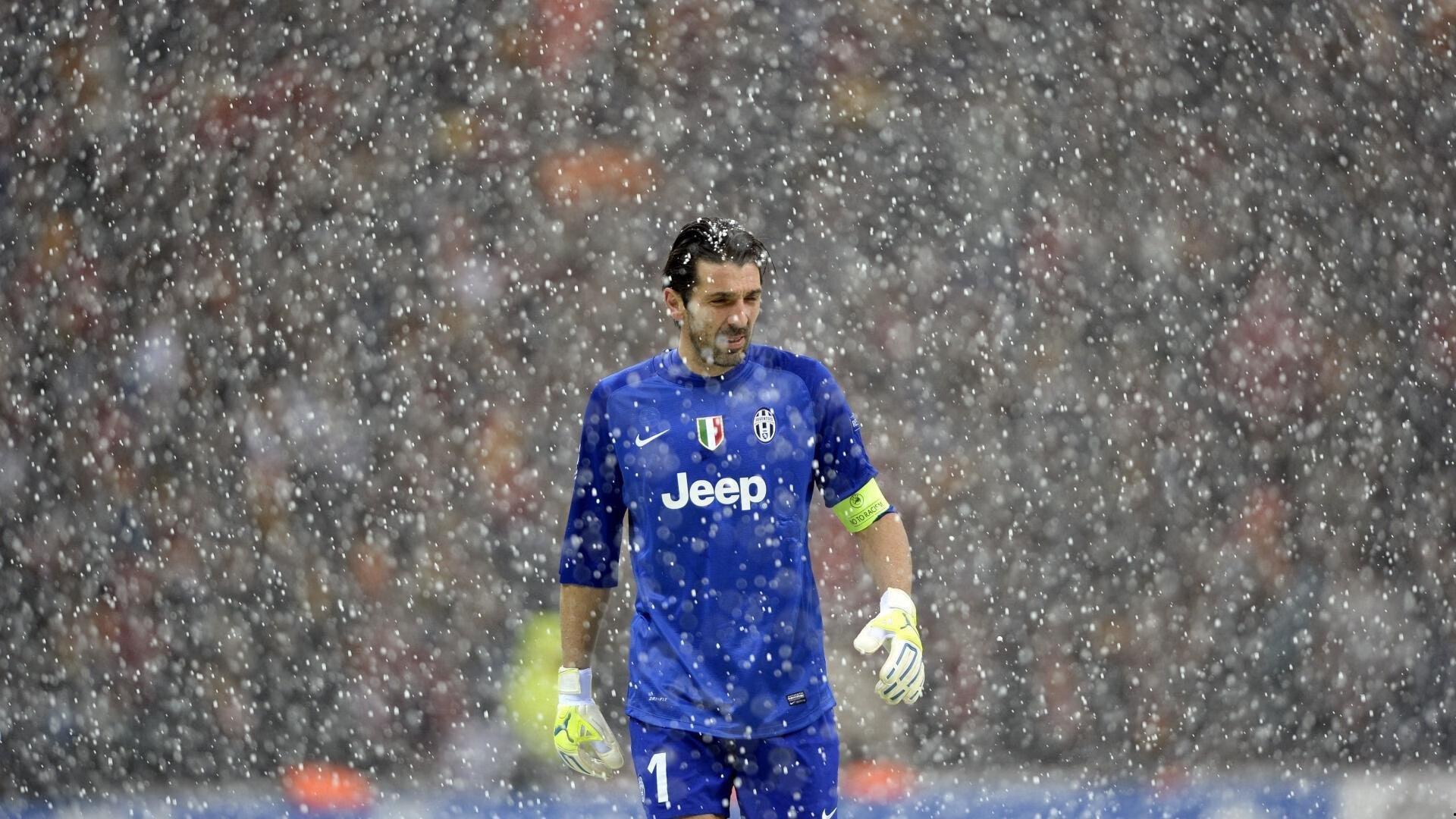 成都蓉城主场迎战上海申花，票务公告引发球迷热议