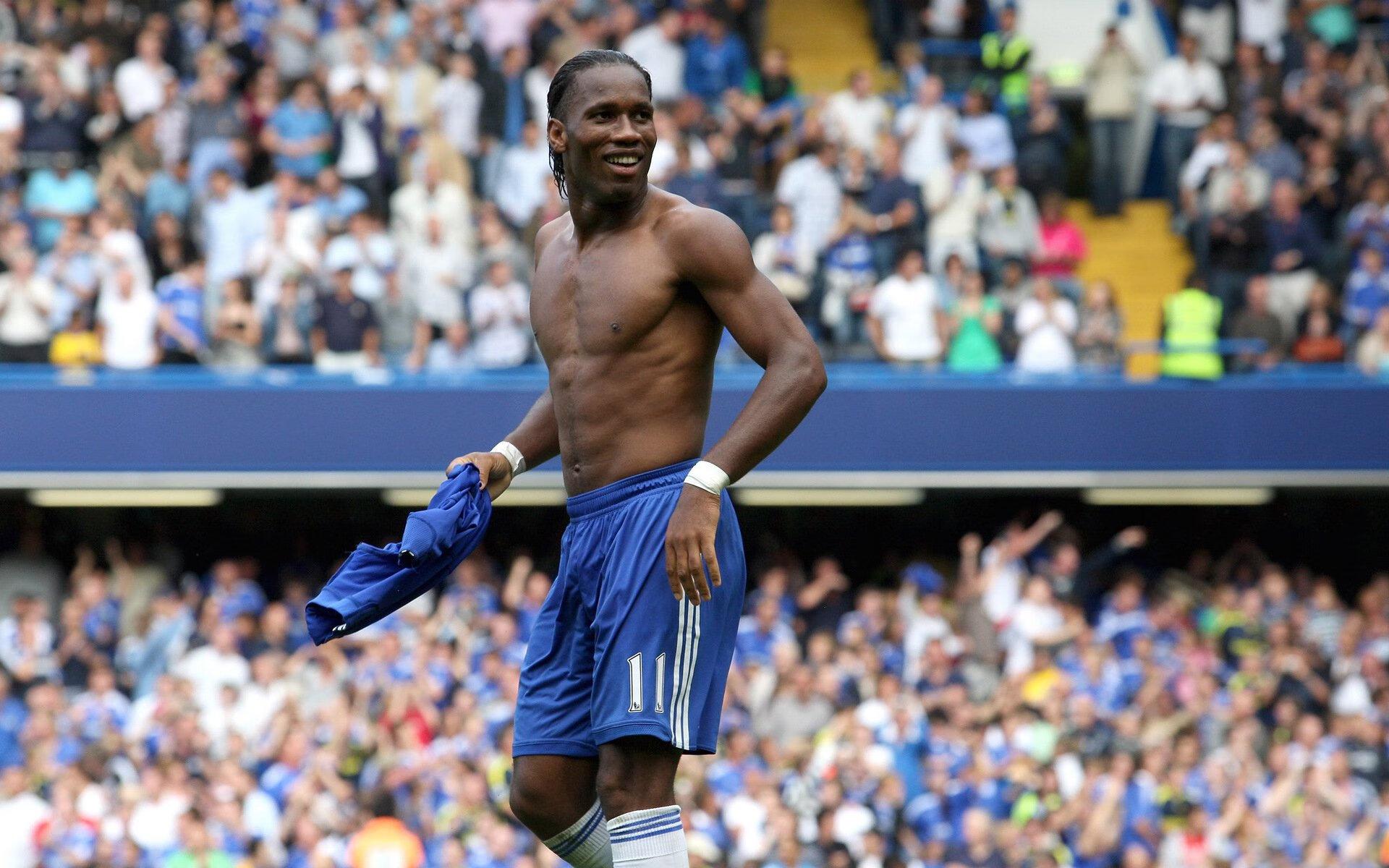 鲁能泰山主场温情致敬，抗癌小球迷故事点亮看台，王大雷与球迷手势互动燃爆夜空